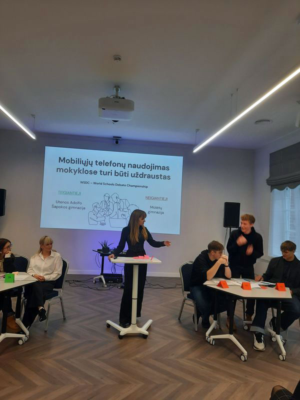 Debatai su Molėtų gimnazijos mokiniais 2