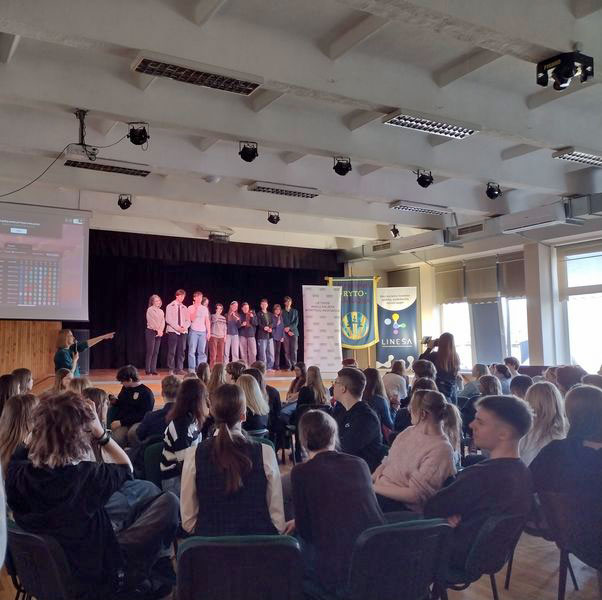 Gustę Micikevičiūtę, Lietuvos 9–10 klasių mokinių anglų kalbos konkurso dalyvę 1