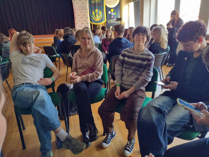 Gustę Micikevičiūtę, Lietuvos 9–10 klasių mokinių anglų kalbos konkurso dalyvę 2