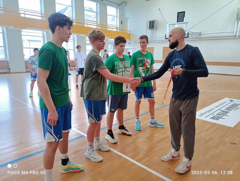 Sveikiname vaikinų krepšinio 3x3 varžybų nugalėtojus! 1