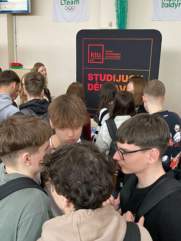 Karjeros diena gimnazijoje 10